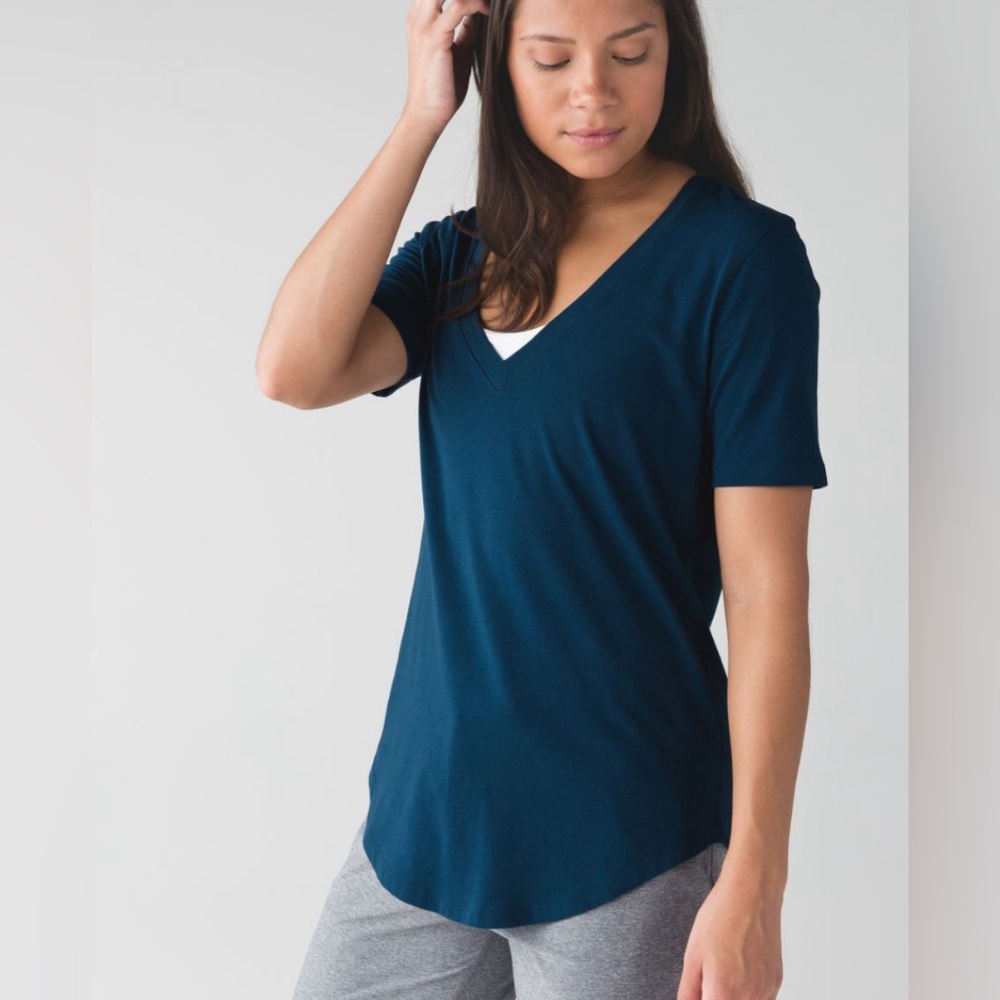 Lululemon Love Tee III Alberta Lake or night diver